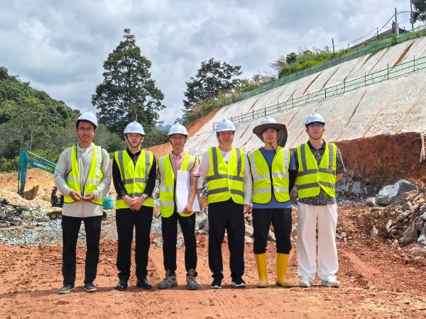 集團(tuán)董事長(zhǎng)王元旦、總裁王俊華赴馬來(lái)西亞霹靂州24.5MW水電站項(xiàng)目 視察指導(dǎo)